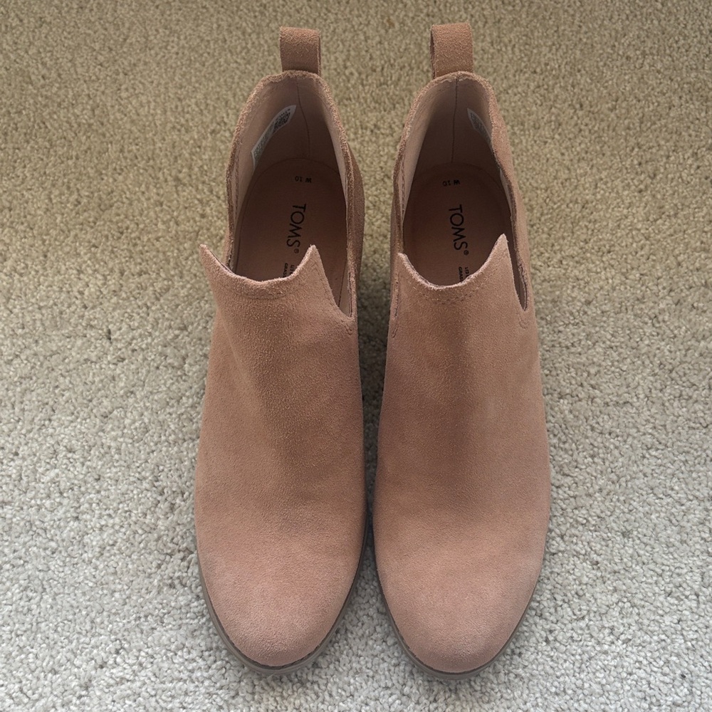 TOMS Tan Suede Kallie Ankle Bootie EUC